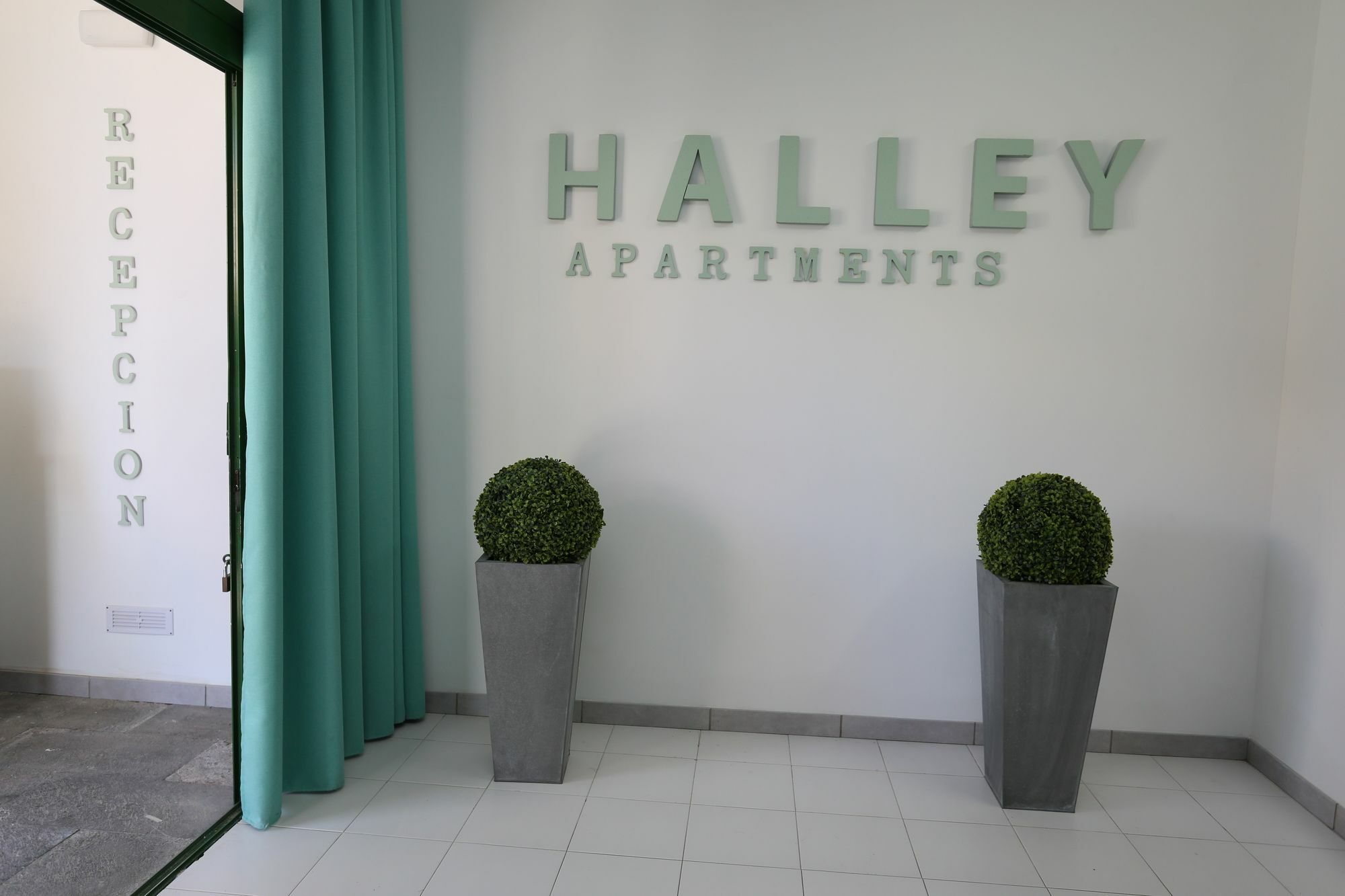 Apartamentos Halley Puerto Rico  Ngoại thất bức ảnh